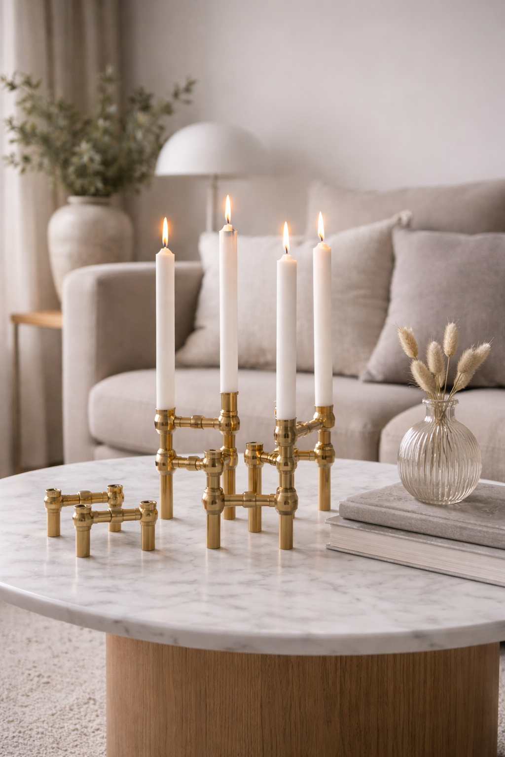 Messing lysestager er en tidløs detalje i moderne boligindretning